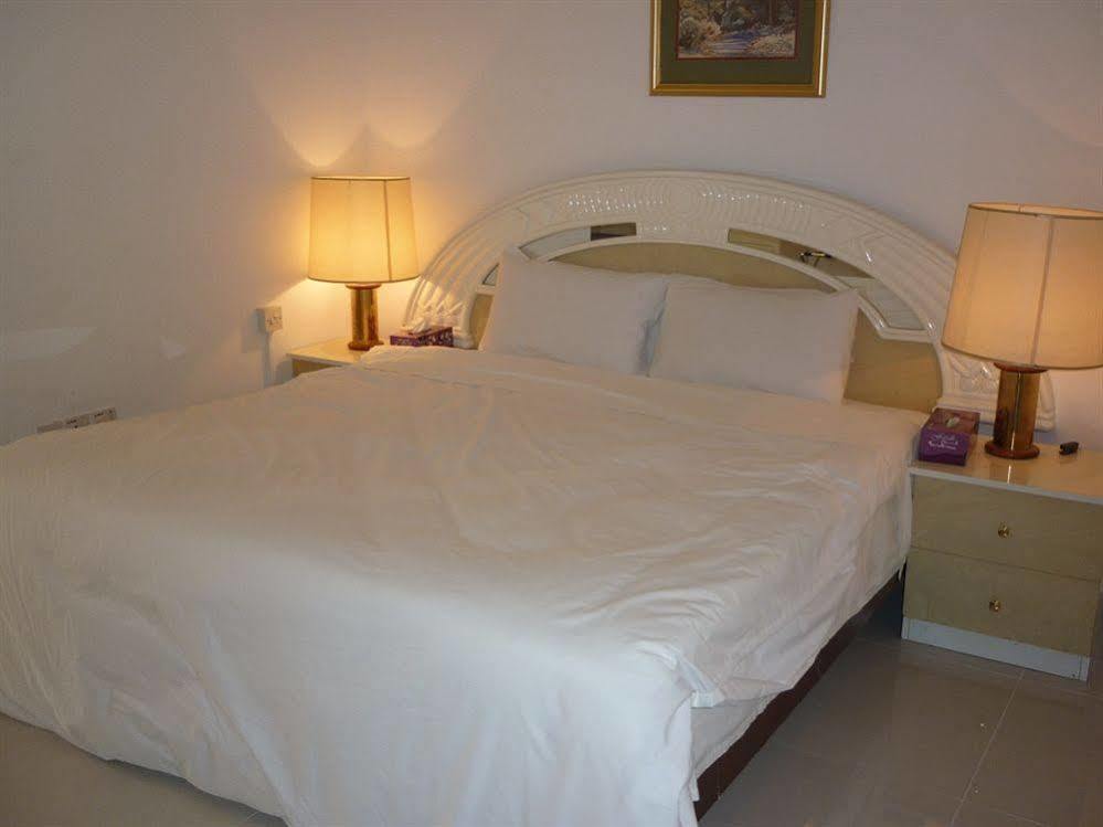 Qurum Beach Hotel Muscat Exteriör bild